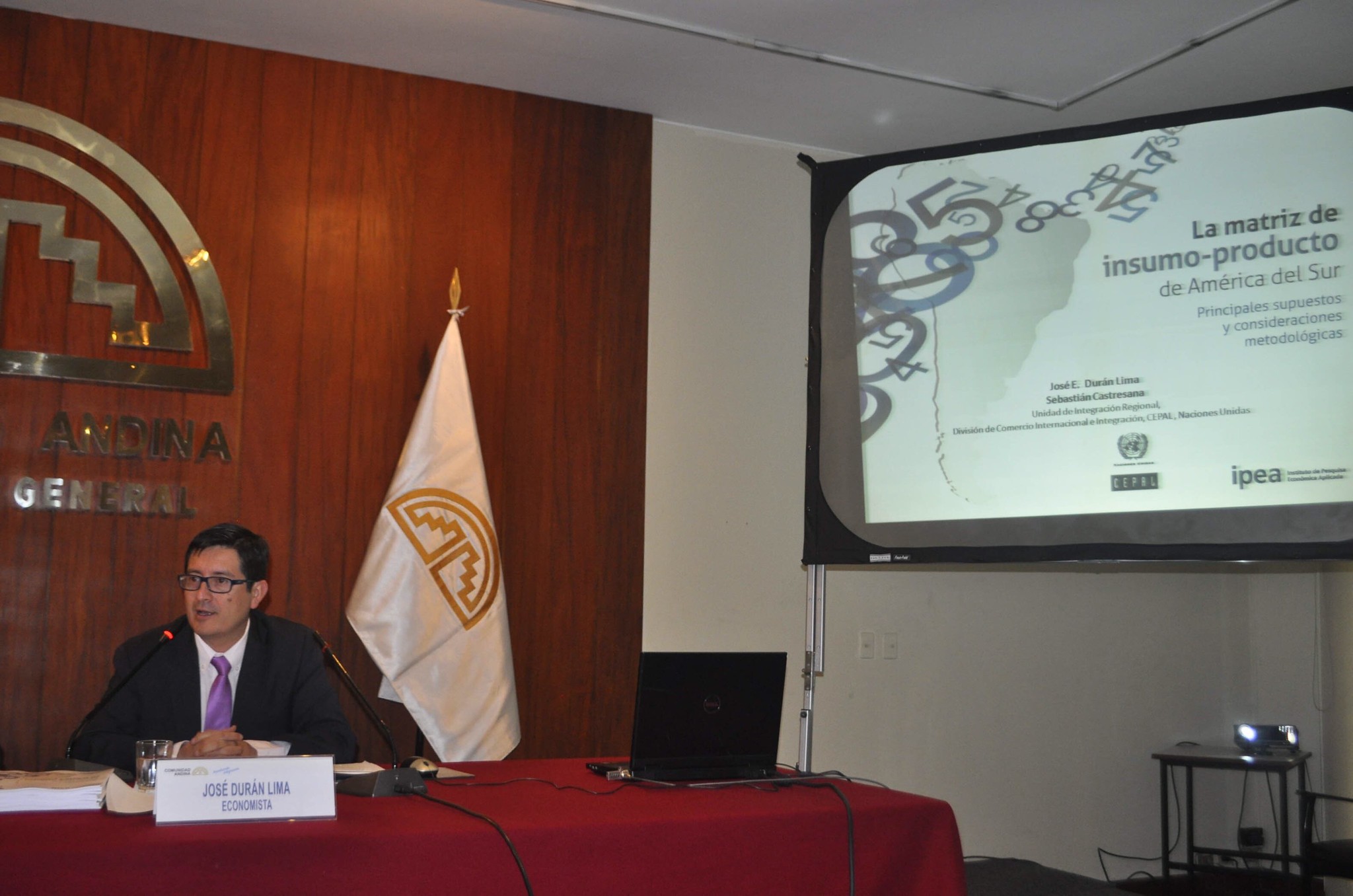 José Elías Durán Lima en la sede de la Comunidad Andina
